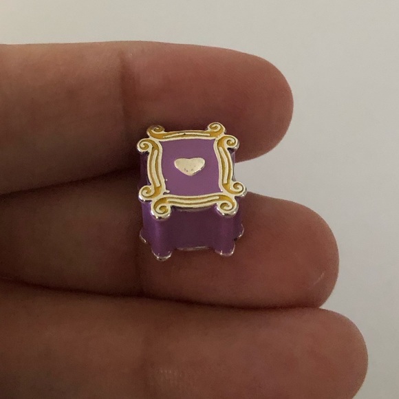 Friends TV Show Monica’s Door Framed Peephole Charm - Picture 6 of 8